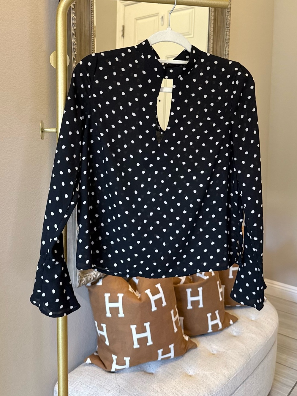 Forever 21 Black & White Polka Dot Keyhole Blouse Small